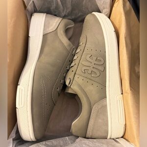 Brand new in box - Royal Elastics ‘Dreamer’ Size 10.5 M